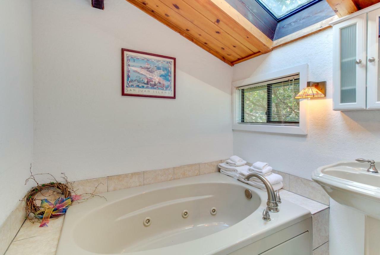 Lopez Island Hunter Bay Waterfront Home Экстерьер фото